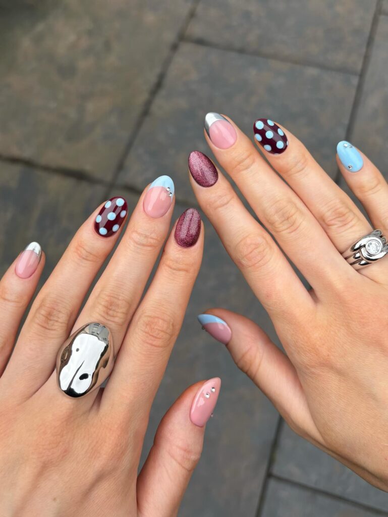 As tendências de beleza primavera 2026 - Bolinhas - @thenaillologist | Treatwell